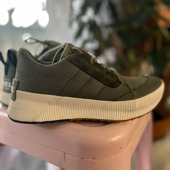 Sorel Women's Out 'N About III Low Waterproof Sneaker - Picture 9 of 12